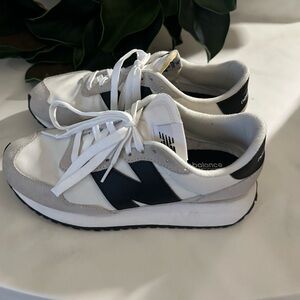 New Balance 237 Retro Women’s shoes, size 9